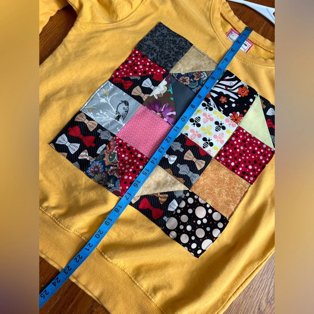 Quilty Sweatshirt! 🐝 - Picture 10 of 16